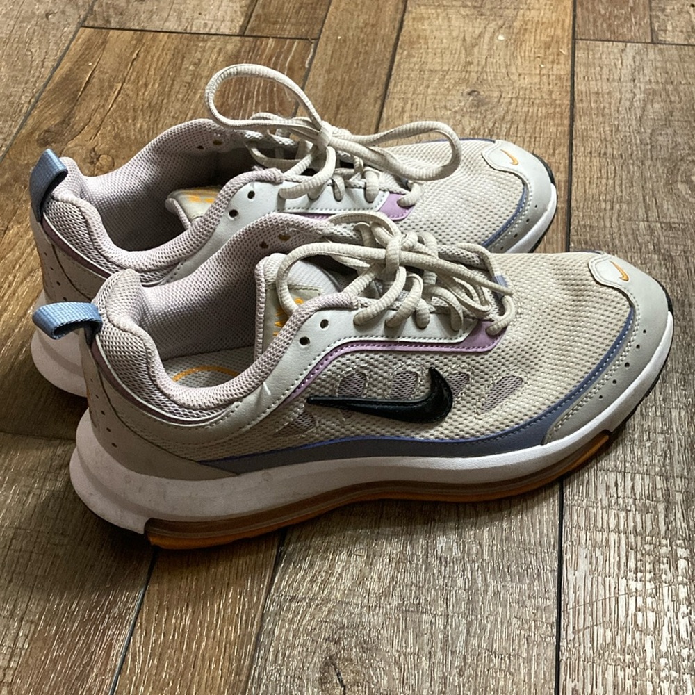 Nike womens air max ap 9.5